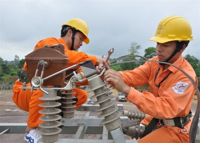 Lượng điện sản xuất và mua của EVN tăng mạnh