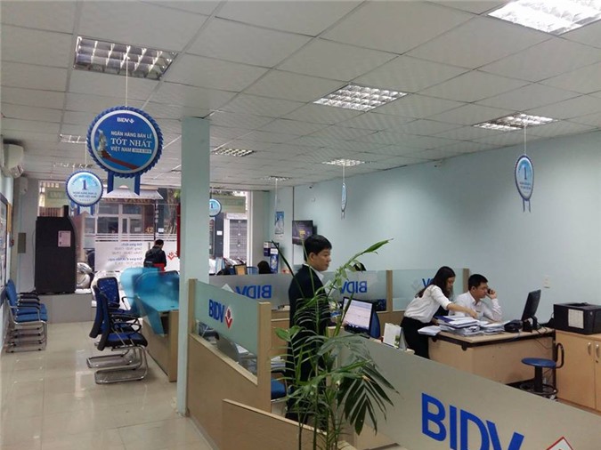 Phút kinh hoàng bị bắn 2 phát súng khi truy đuổi tên cướp ngân hàng BIDV ở Huế