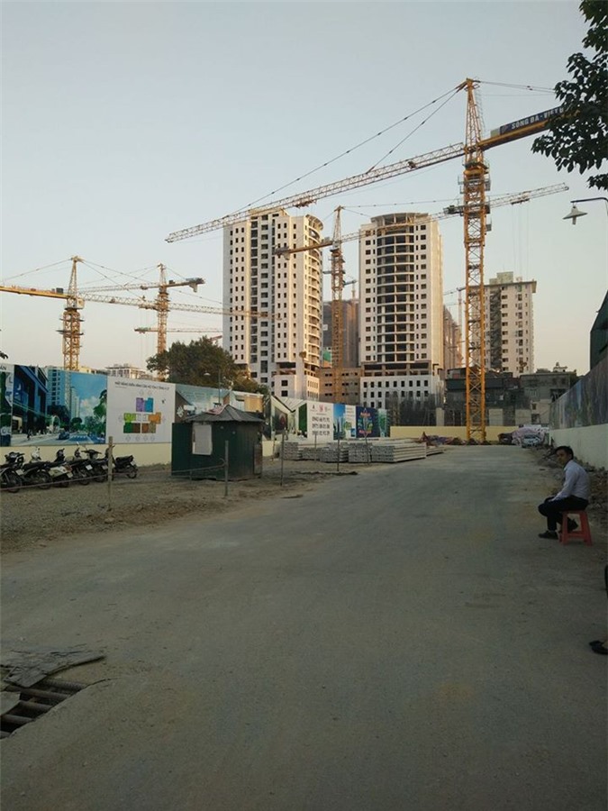 Dự án Việt Đức Complex nằm ngay cạnh nghĩa trang, giá “mềm” liệu có hút khách?