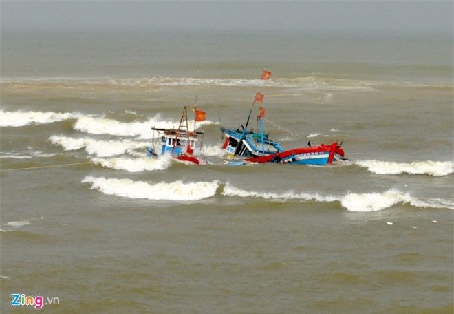 Tàu cá chìm, 4 ngư dân mất tích trên biển