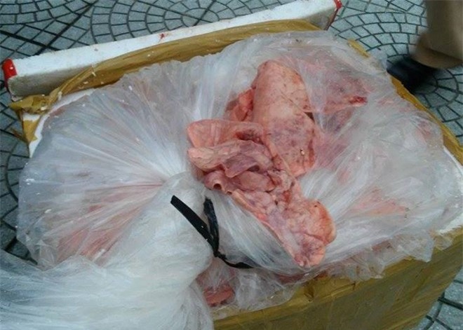 Bắt giữ xe chở hơn 1 tấn nội tạng động vật hôi thối