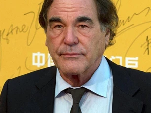 Đạo diễn Oliver Stone: “Quay phim “Snowden” tôi điện cho ông Putin”
