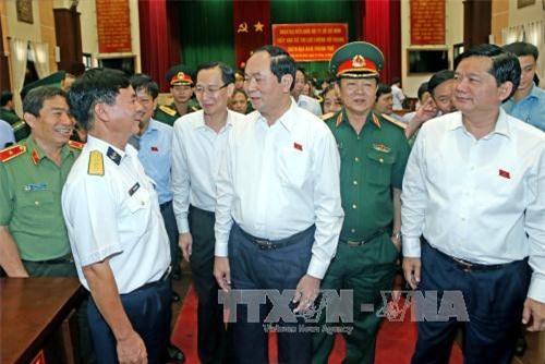 Chủ tịch nước Trần Đại Quang tiếp xúc cử tri lực lượng vũ trang