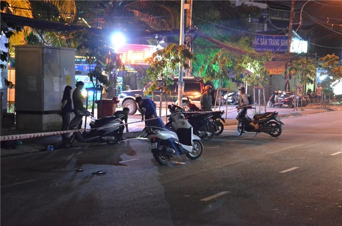 Đụng xe, rút dao đâm 4 người thương vong trên phố Sài Gòn