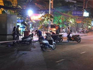 Đụng xe, rút dao đâm 4 người thương vong trên phố Sài Gòn