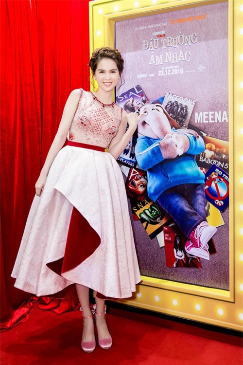 Ngọc Trinh lộng lẫy ra mắt phim lồng tiếng "Đấu trường âm nhạc"