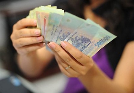 Ngân hàng đầu tiên công bố mức thưởng Tết năm 2017