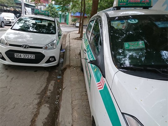 Hàng loạt xe ở Hà Nội bị vặt trụi gương chỉ sau một đêm