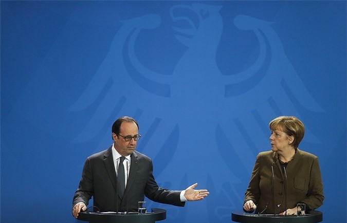 Merkel và Hollande: Lệnh trừng phạt Nga buộc phải kéo dài