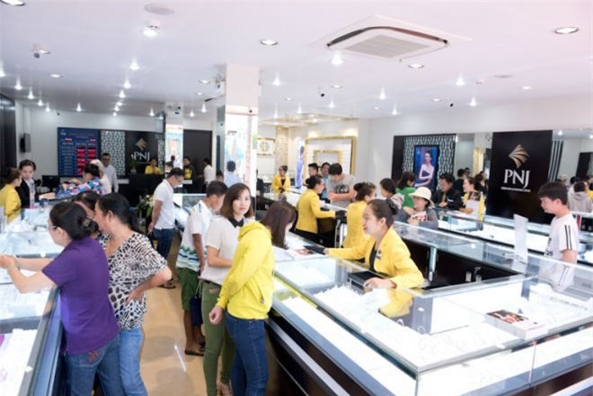 Nguyên Tổng giám đốc DongA Bank bị bắt, cổ phiếu PNJ giảm mạnh