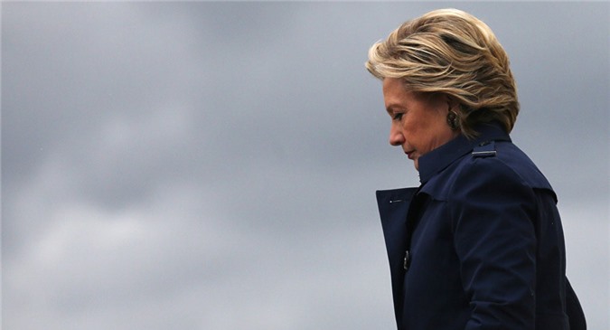 Ai chủ mưu vụ rò rỉ thư tín điện tử của bà Clinton?