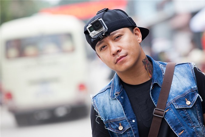 Ca sĩ Tuấn Hưng khoe chiến tích phân luồng giao thông giữa Sài Gòn