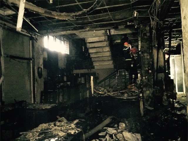 Cháy lớn ở Cần Thơ, 4 người mắc kẹt kêu cứu