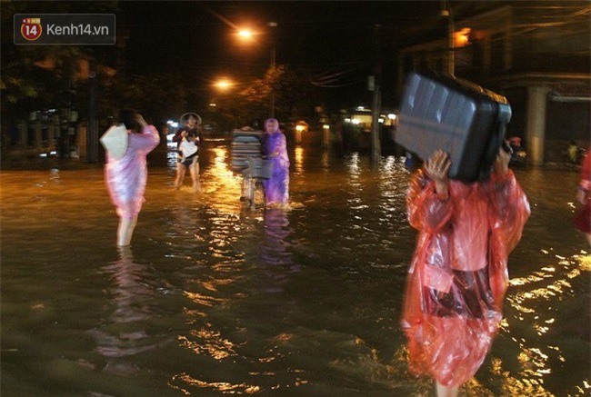 Người dân Hội An trắng đêm chạy lũ