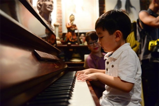 Thần đồng piano 5 tuổi Evan Le đã về đến Việt Nam