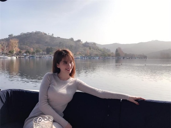 Tin đồn yêu tỷ phú Hoàng Kiều, Ngọc Trinh khoe ảnh hạnh phúc