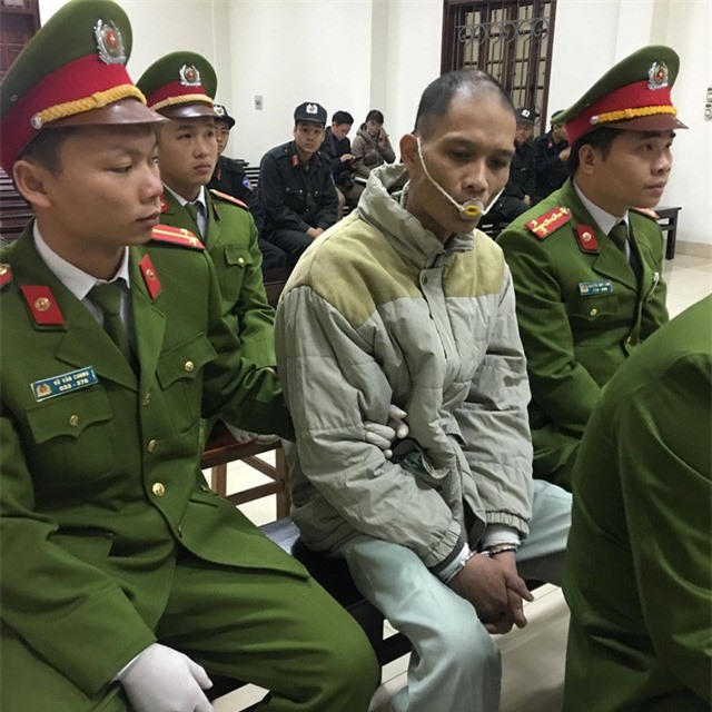 Trước khi sát hại 4 bà cháu, Doãn Trung Dũng luôn "thủ sẵn" dao 