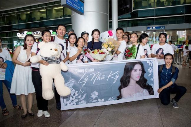 Sân bay náo loạn vì "Công chúa" Lý Nhã Kỳ