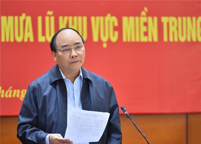 Thủ tướng Nguyễn Xuân Phúc: Không để người dân vùng lũ đói, khát