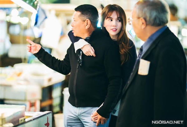 Sau ra mắt, Ngọc Trinh lộ ảnh thân mật bên Hoàng Kiều tại Nhật