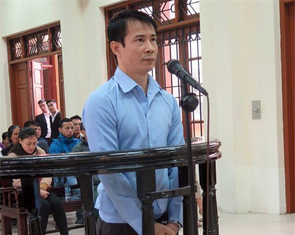 Mẹ bé 9 tuổi bật khóc xin giảm án cho lái xe camry đâm chết 3 người