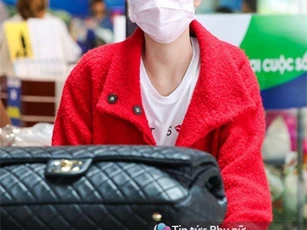 Thăm Hoàng Kiều trở về, Ngọc Trinh lộ vẻ mệt mỏi tại sân bay