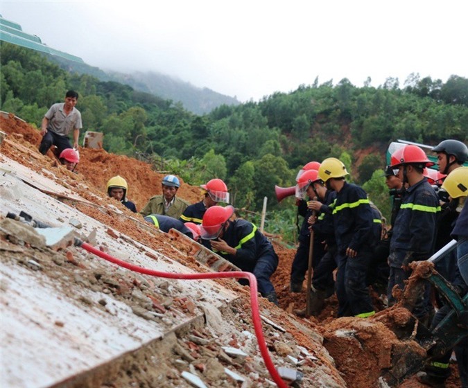 Tiết lộ nguyên nhân sạt lở núi kinh hoàng ở Nha Trang