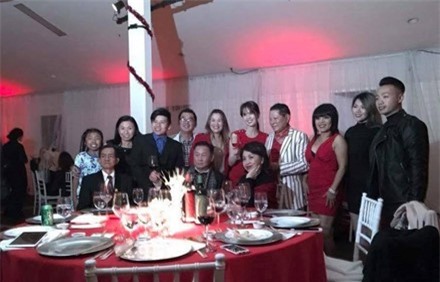 Tỷ phú Hoàng Kiều ra mắt bạn gái Ngọc Trinh với gia đình