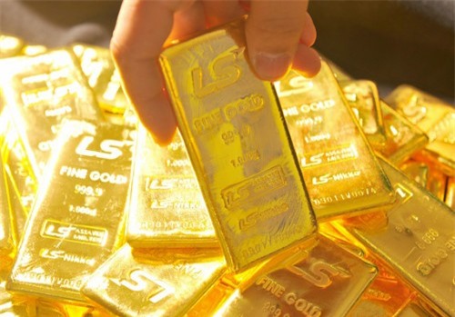 Vàng nội và ngoại vẫn vênh hơn 5 triệu đồng/lượng