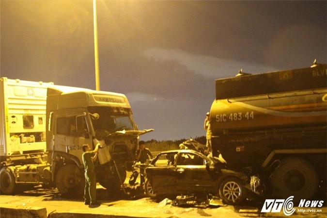 4 ôtô đâm liên hoàn trên cầu Phú Mỹ, 1 tài xế tử vong