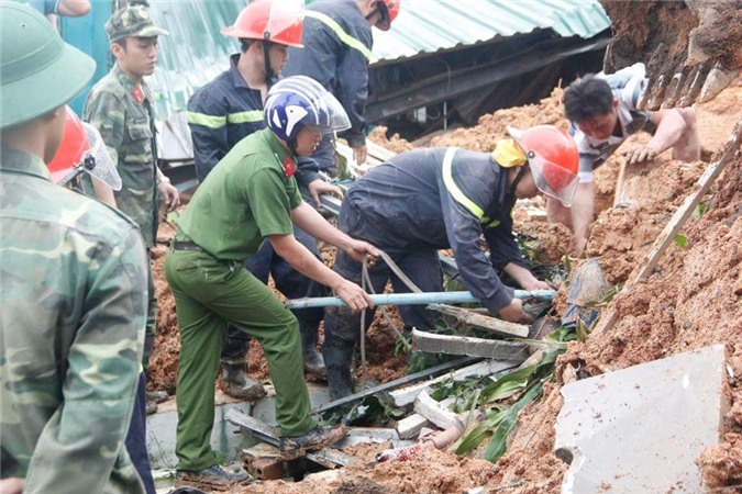 Đã có 4 người chết do sạt lở núi kinh hoàng tại Nha Trang