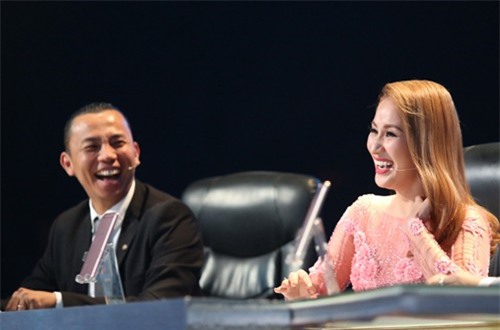 Khánh Thi vui hết cỡ khi tái ngộ "tình cũ" Chí Anh 