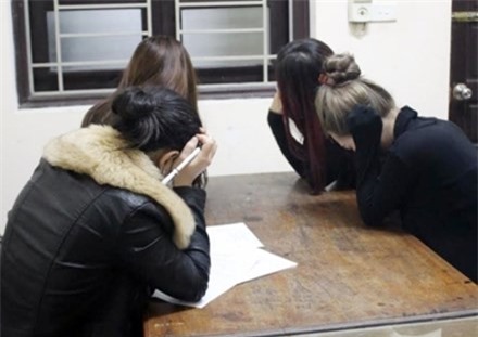 Tú bà 9X điều hành đường dây bán dâm nữ sinh 4 triệu/lượt