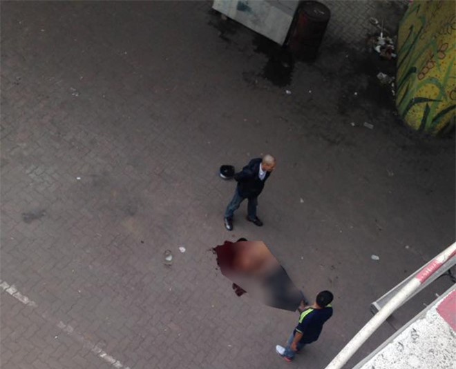 Xe máy đâm đạp điện, một người bị hất văng xuống gầm cầu bất tỉnh