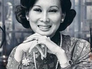 Ảnh đời thường của MC Nguyễn Cao Kỳ Duyên bên mẹ