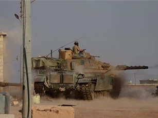 Lính Thổ Nhĩ Kỳ và phe đối lập Syria đồng loạt nã đạn pháo vào Afrin