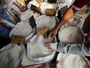 Negeria: Phát hiện 2,5 tấn gạo giả được làm từ nhựa