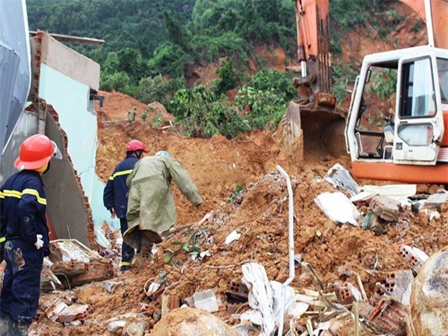 Sạt lở núi ở Nha Trang: Trách nhiệm thuộc về ai?