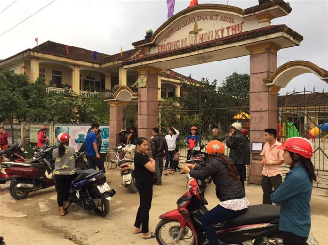 Cô giáo mầm non giằng co với kẻ bịt mặt nghi bắt cóc trẻ em