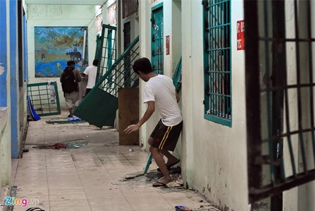 Tây Ninh: 17 học viên cai nghiện lại phá trần nhà trốn trại
