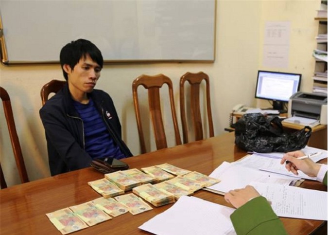 8x "vác" gần 100 triệu tiền giả về Việt Nam tiêu thụ