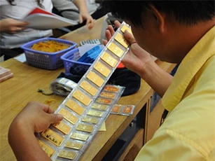 Giá vàng SJC bật tăng mạnh