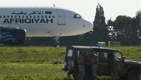 Không tặc cướp máy bay Libya "giơ cờ trắng" đầu hàng
