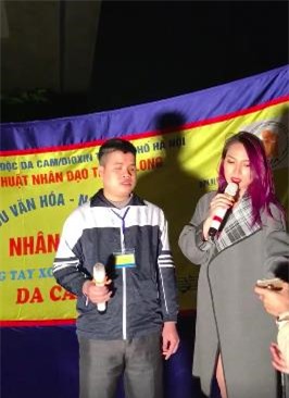 Dân mạng dậy sóng với clip Mỹ Tâm hát cùng cậu bé khiếm thị