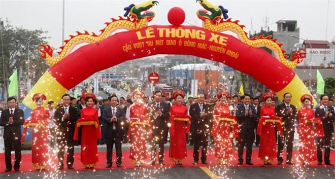 Thông xe cầu vượt Nguyễn Khoái, xóa điểm đen ùn tắc giao thông