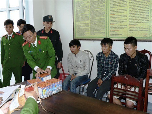 Hà Tĩnh: Bắt 3 đối tượng mua bán, vận chuyển pháo trái phép