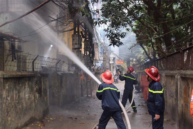 Hiện trường tan hoang sau vụ cháy lớn ở Chùa Bộc