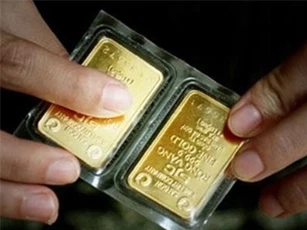 Vàng SJC tiếp tục trượt giá