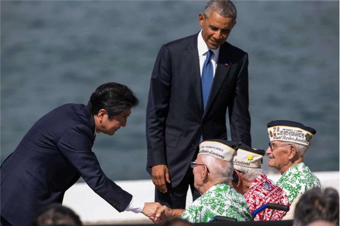 Chùm ảnh: Abe - Obama trong cuộc gặp biểu tượng ở Trân Châu Cảng