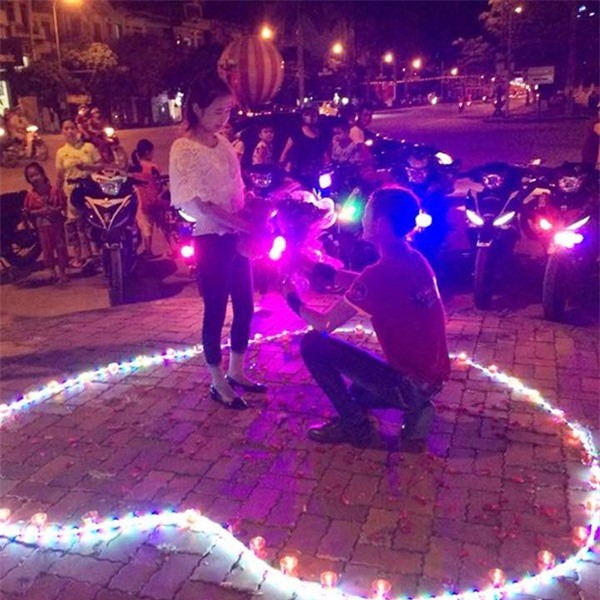 Những màn tỏ tình lãng mạn nhất của giới trẻ Việt năm 2016 